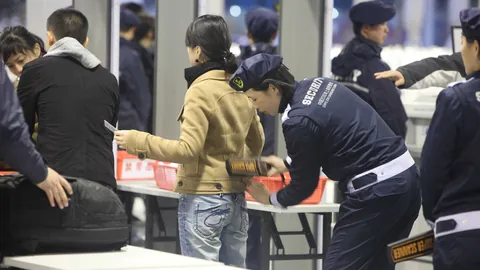 黄仁勋AI舞技惊艳全球科技巨头舞王之旅视频走红，马斯克点赞热议